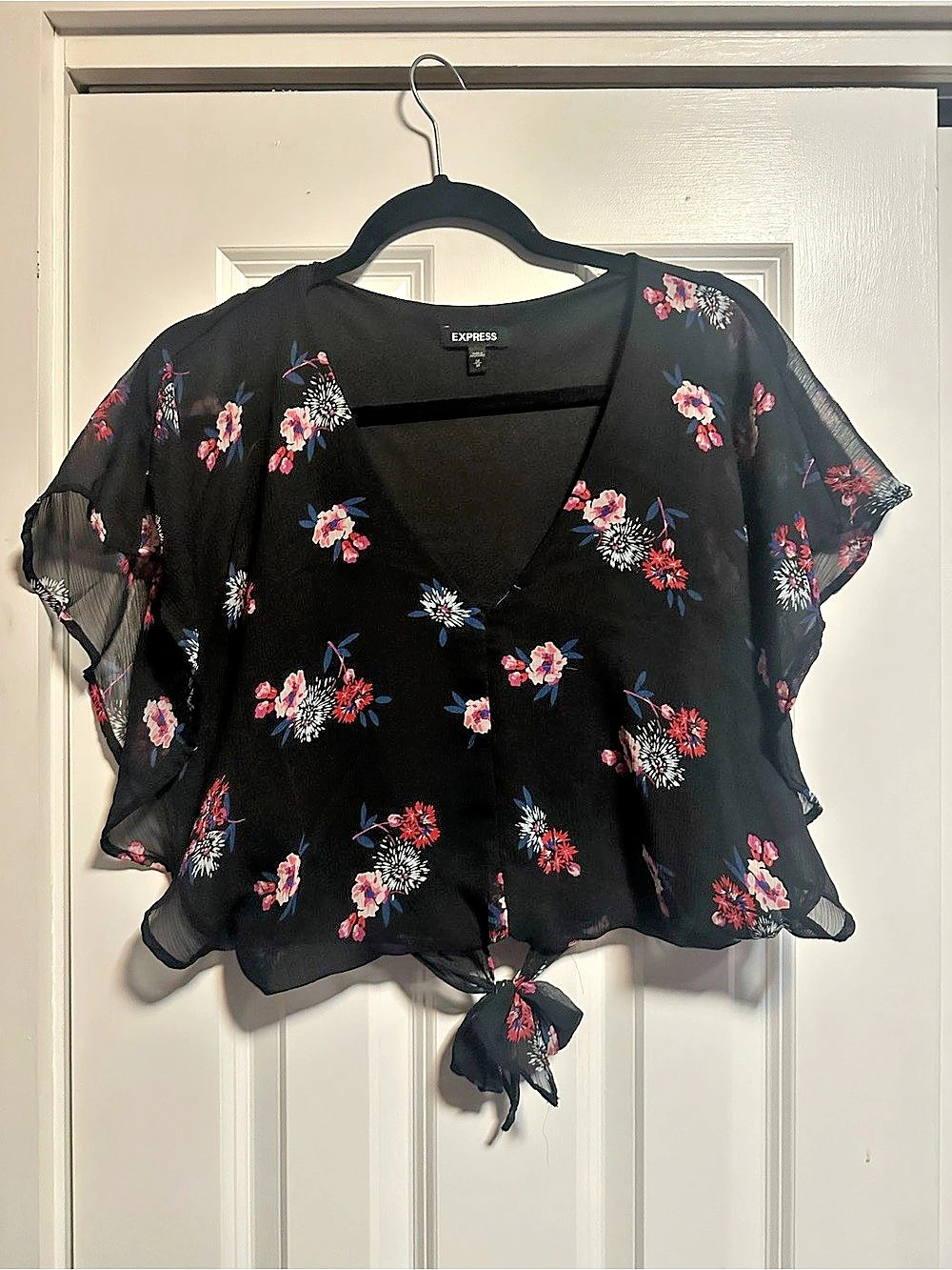 Express Floral Tie-Front Blouse in Black & Pink Size Medium